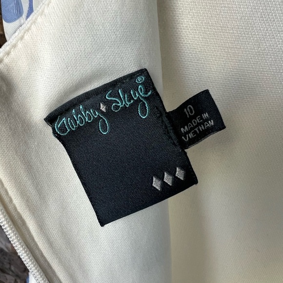 Gabby Skye Blue and White Sleeveless Midi Dress - Picture 12 of 13